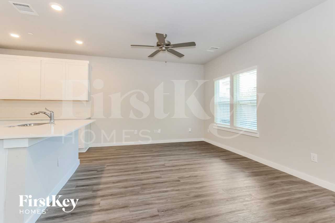 18306 W Centro Cir - Photo 6 of 20
