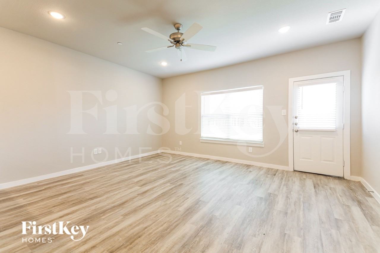 602 Sophia Way - Photo 3 of 19