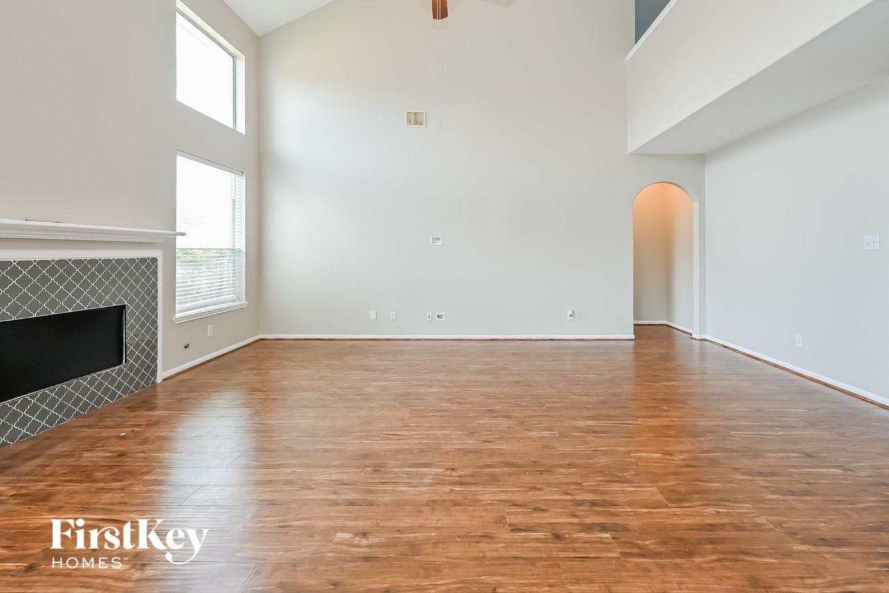 17811 Placid Oak Ct - Photo 3 of 15