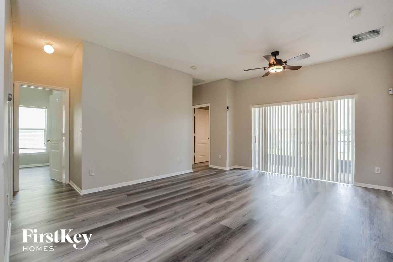 4810 Waterside Pointe Cir - Photo 2 of 15