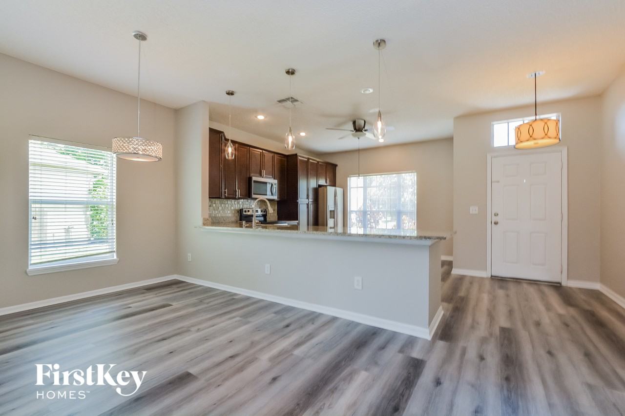 4810 Waterside Pointe Cir - Photo 3 of 15