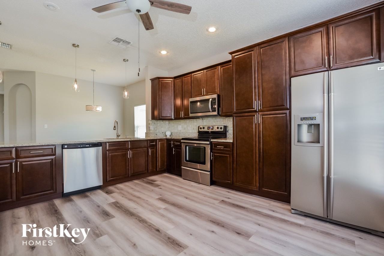 4810 Waterside Pointe Cir - Photo 6 of 15
