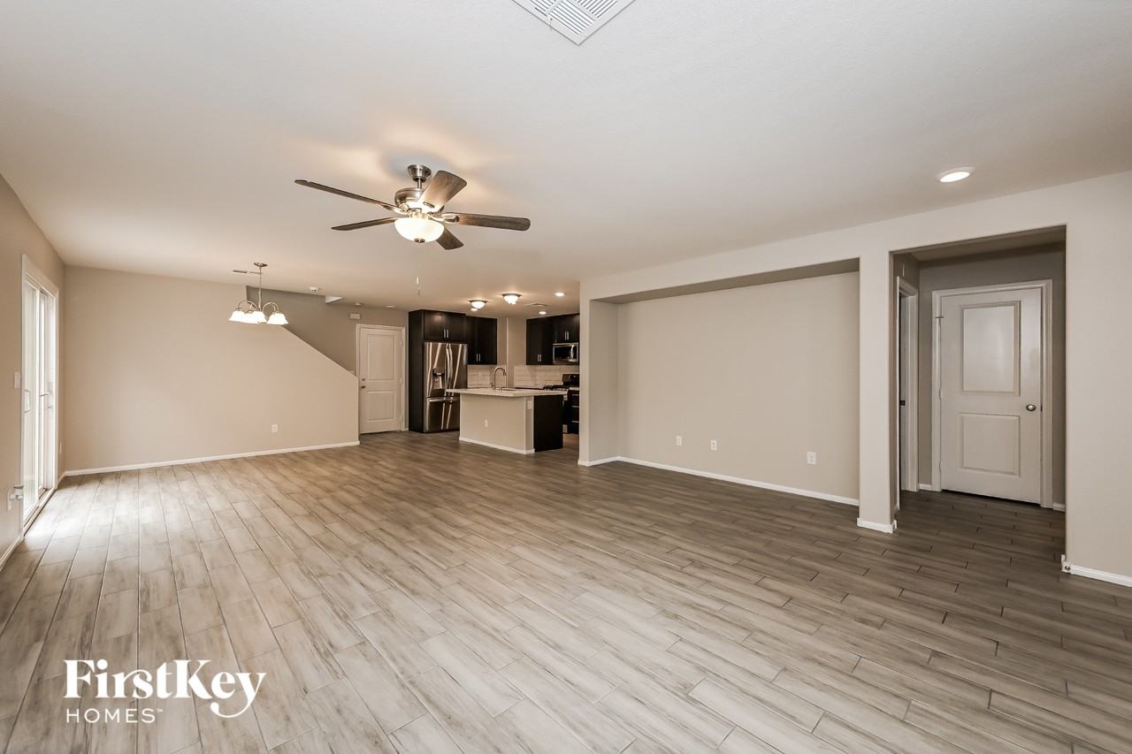11051 Camden Bay St - Photo 3 of 15