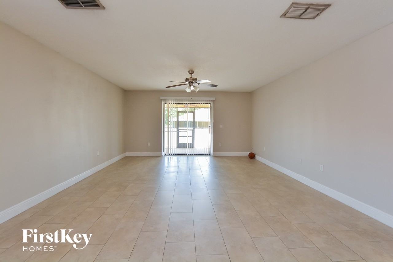 932 Fallbrooke Ave - Photo 3 of 15