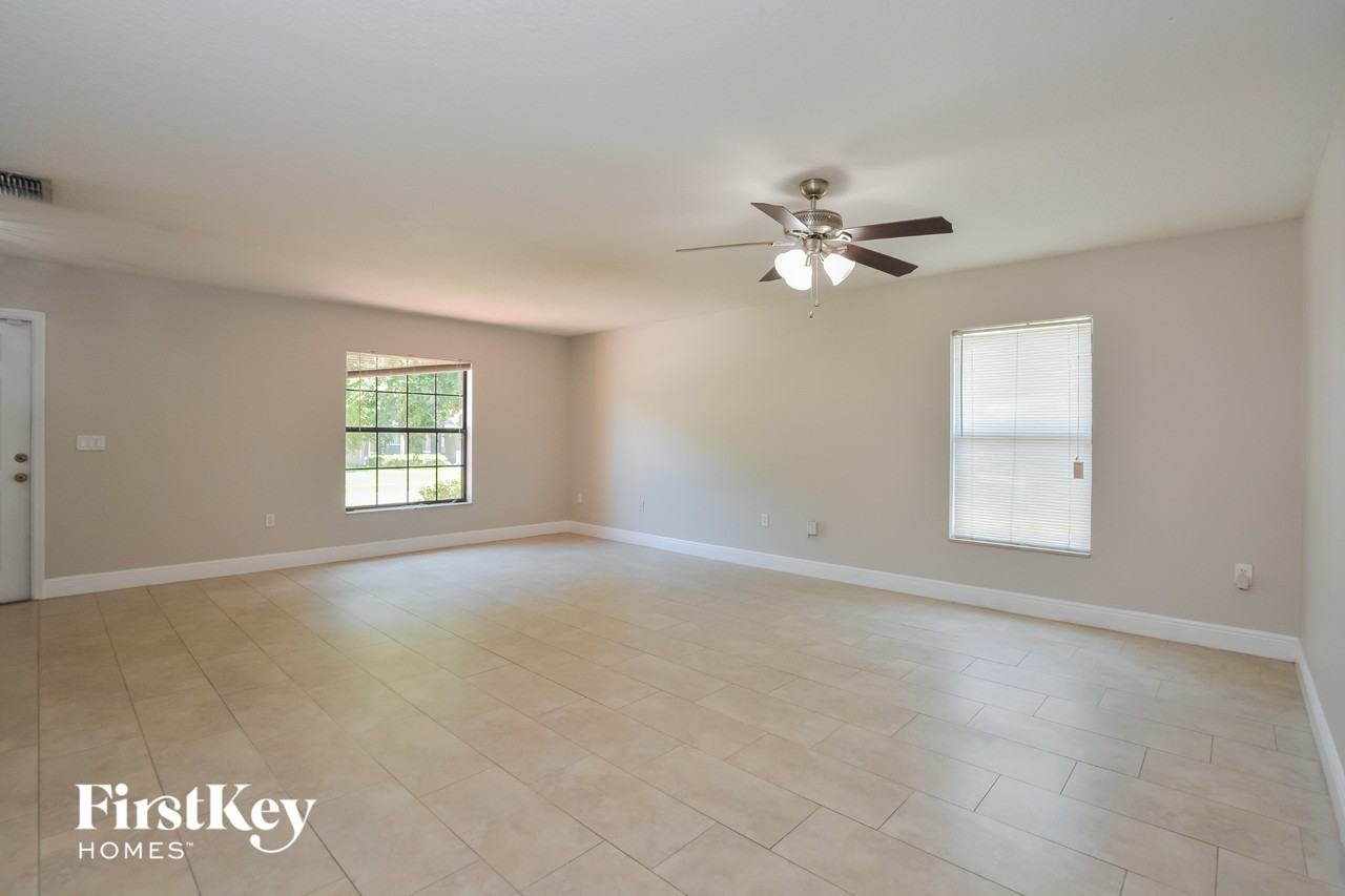 932 Fallbrooke Ave - Photo 4 of 15