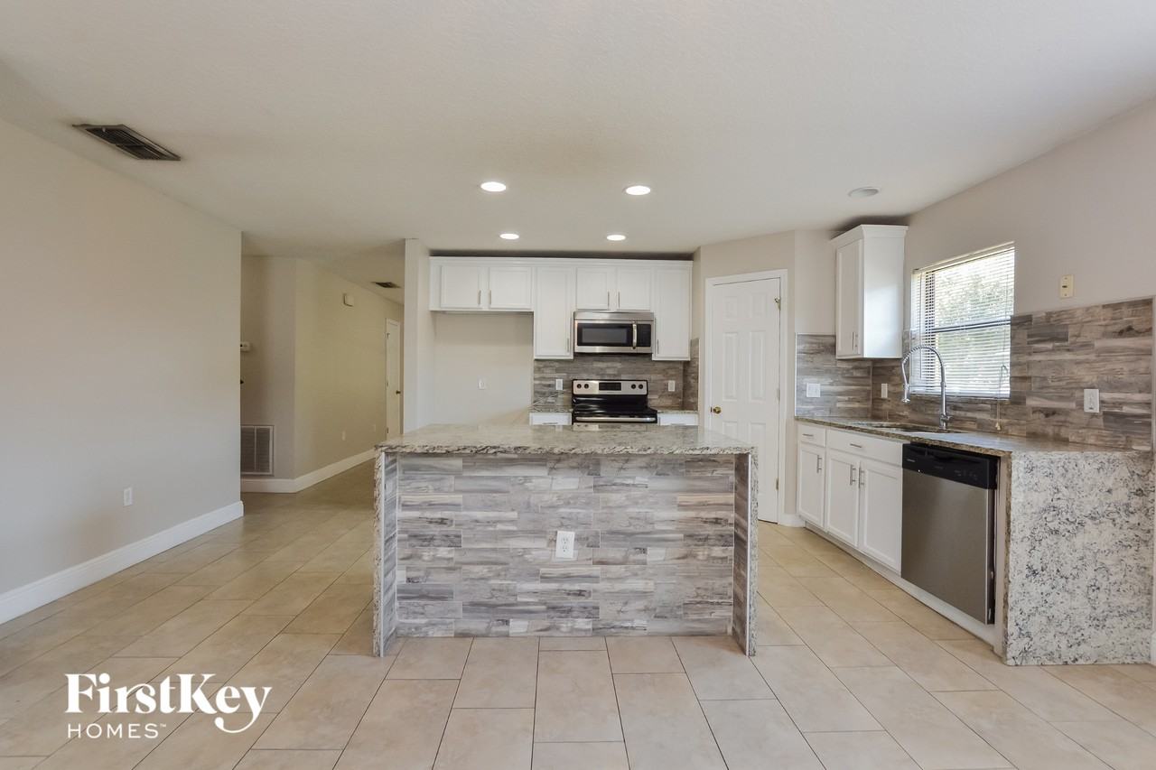 932 Fallbrooke Ave - Photo 7 of 15