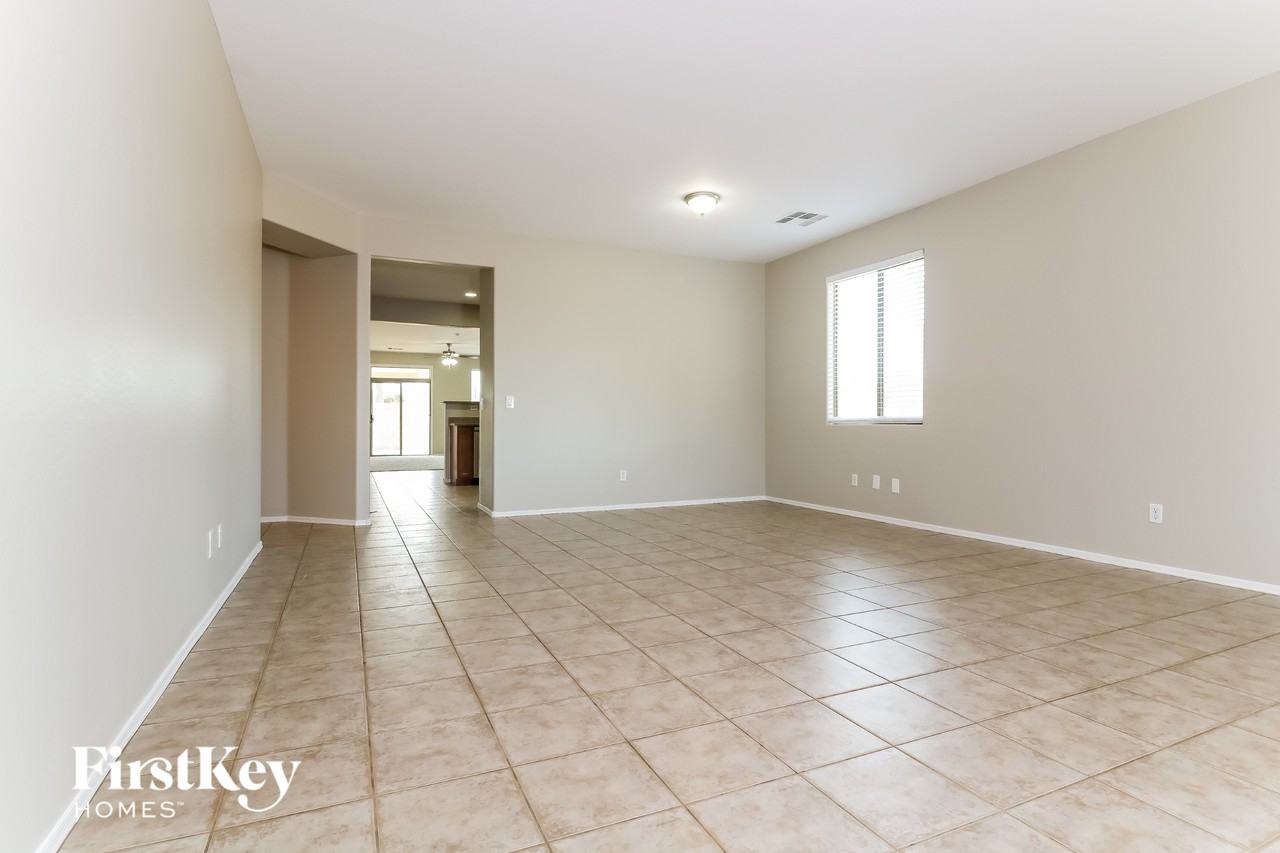 7227 W St Charles Ave - Photo 4 of 15