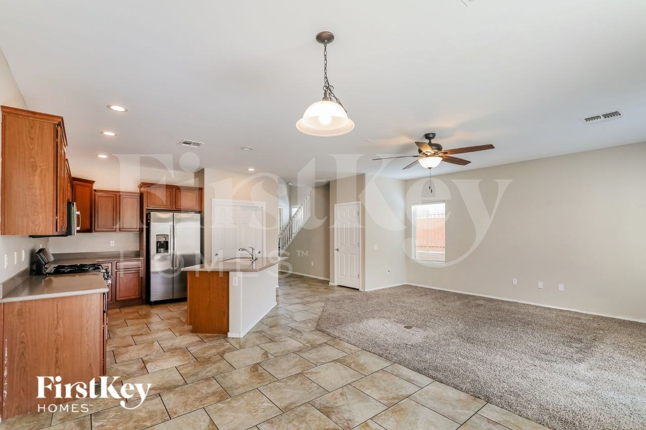 10721 E Sanctuary Ridge Ln - Photo 4 of 19