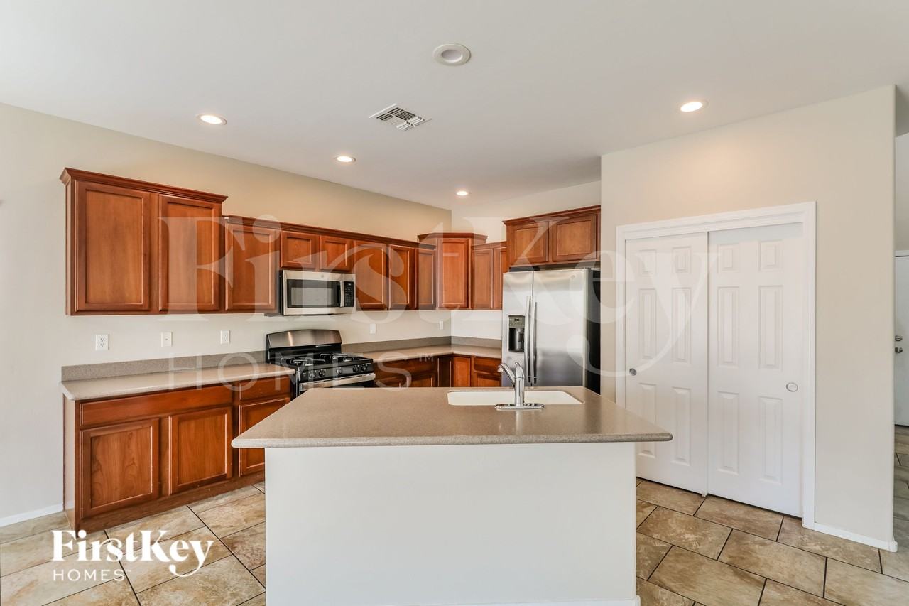 10721 E Sanctuary Ridge Ln - Photo 6 of 19