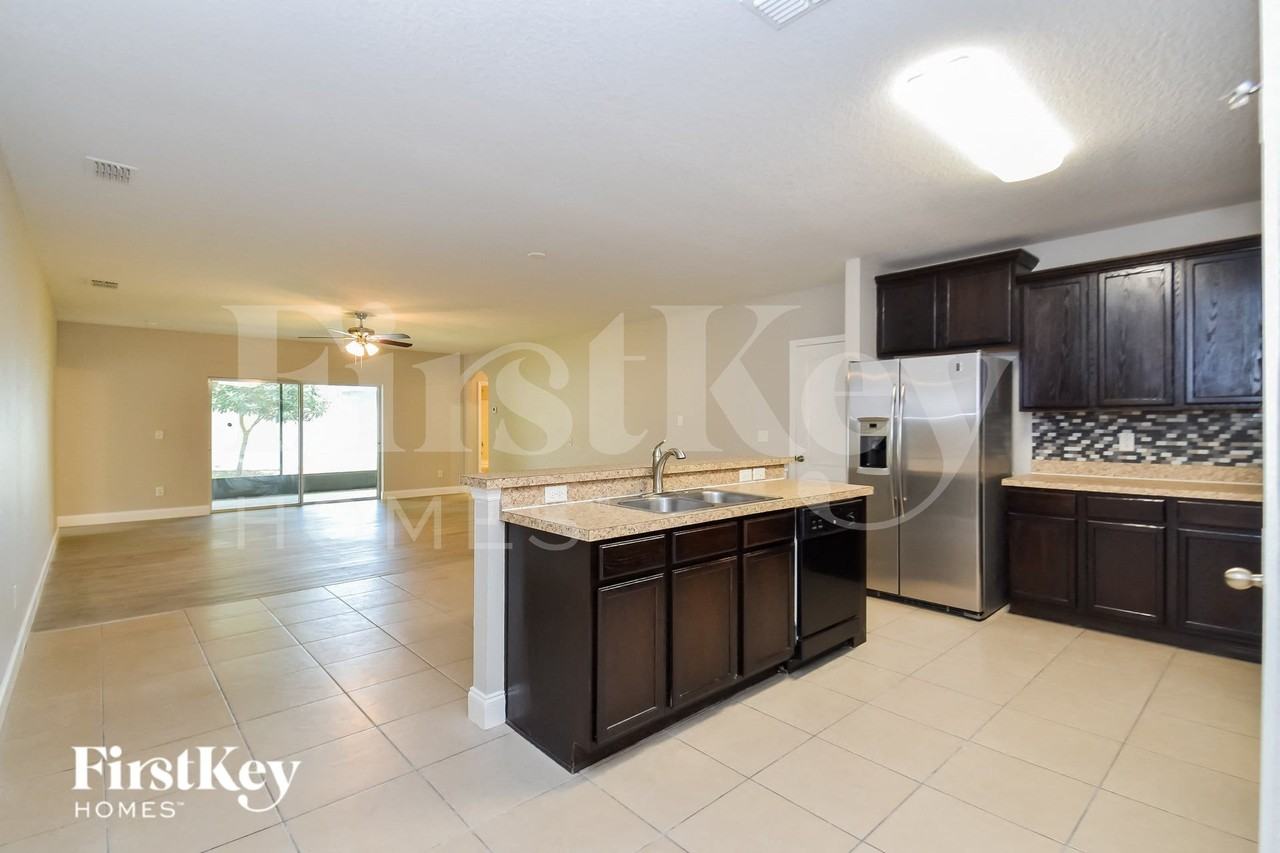 481 Nadeau Way - Photo 6 of 17