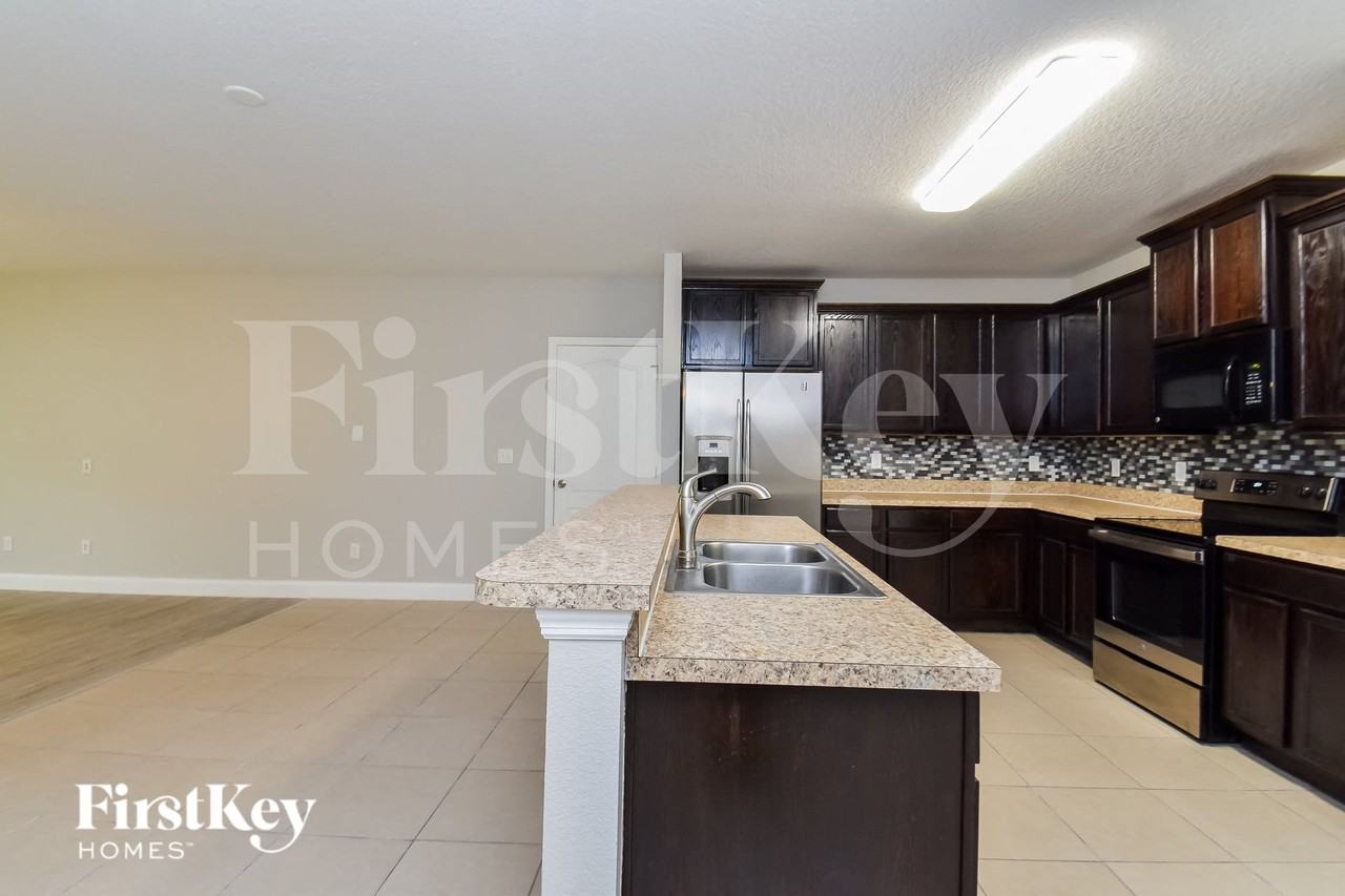 481 Nadeau Way - Photo 7 of 17