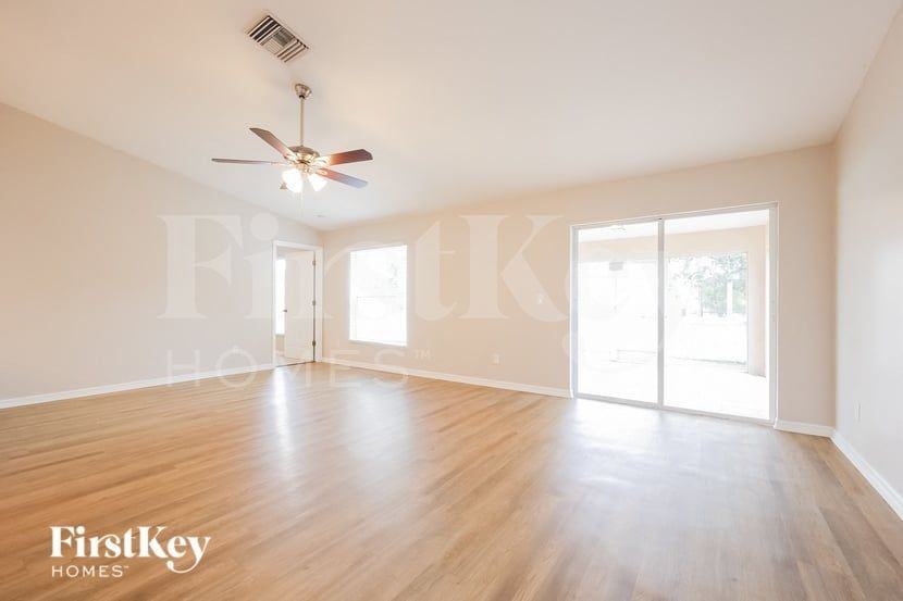 1721 Sw 44th St - Photo 3 of 15