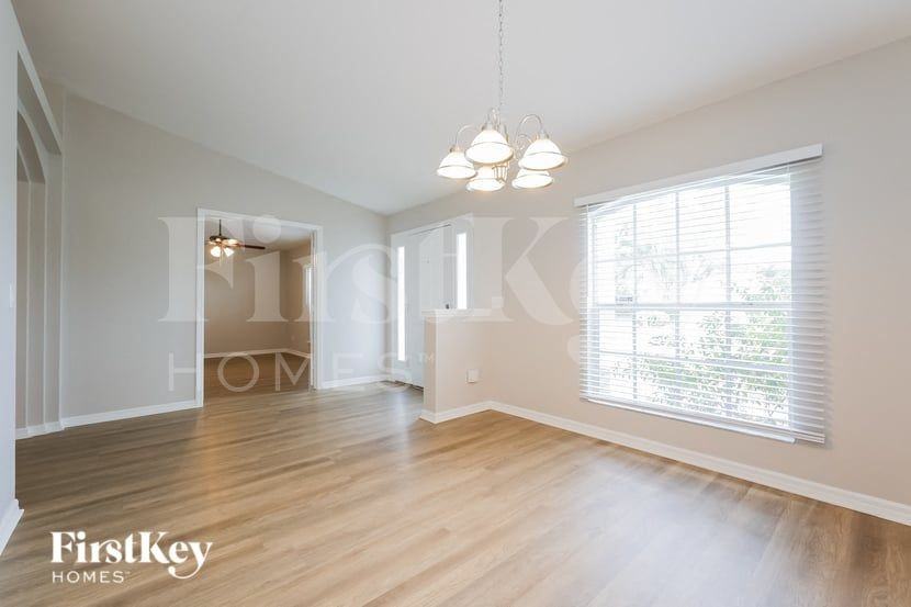 1721 Sw 44th St - Photo 5 of 15