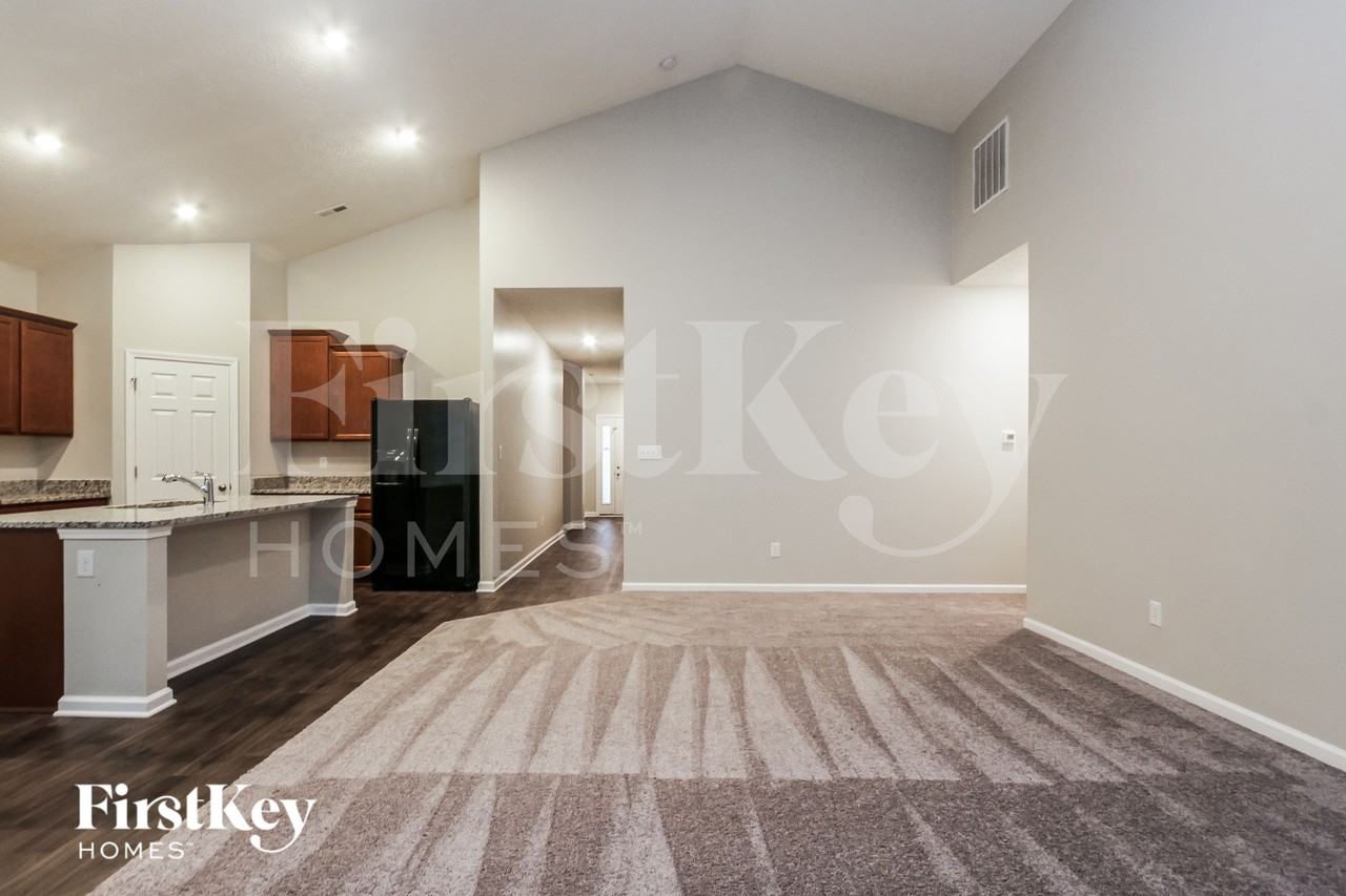 12128 Fall Ct - Photo 4 of 15