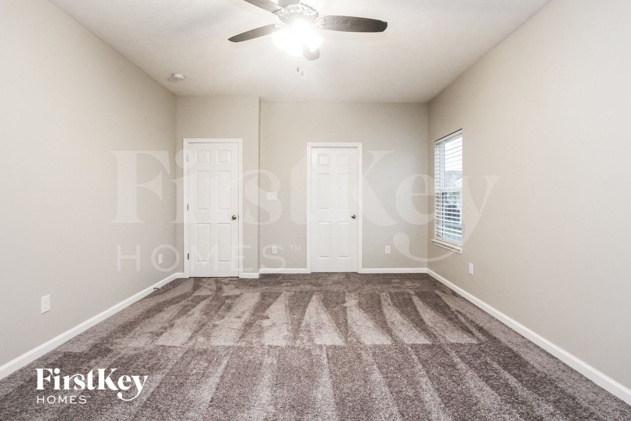 12128 Fall Ct - Photo 7 of 15