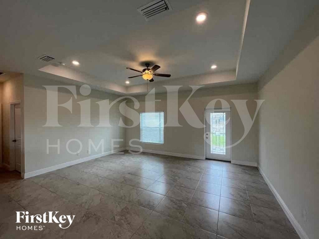 633 Nw 28th St - Photo 2 of 24