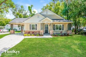 featured image of 203 W Saunders St