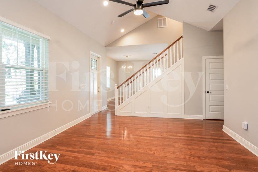 203 W Saunders St - Photo 3 of 16