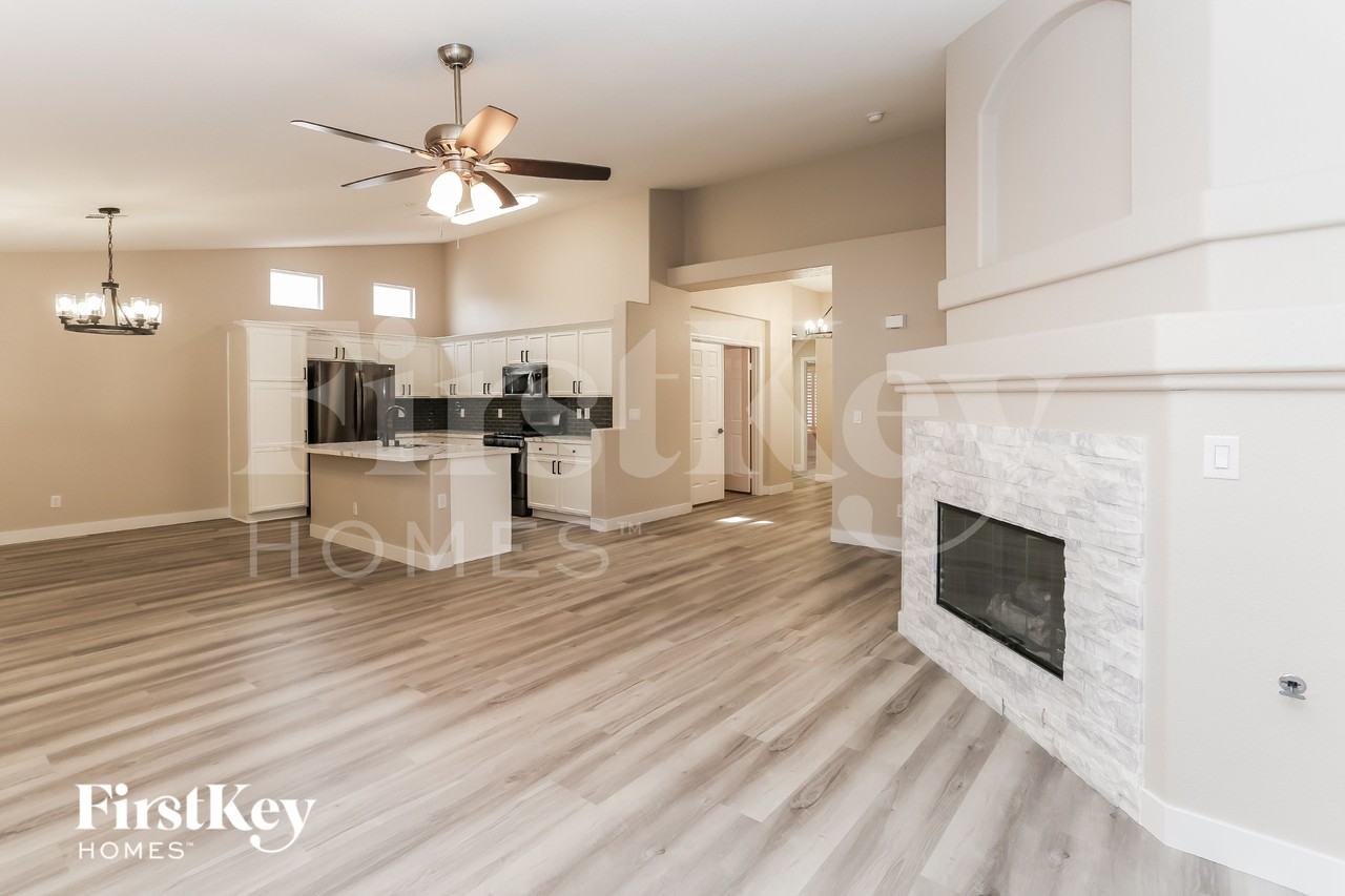 6009 Winter Meadow St - Photo 2 of 15
