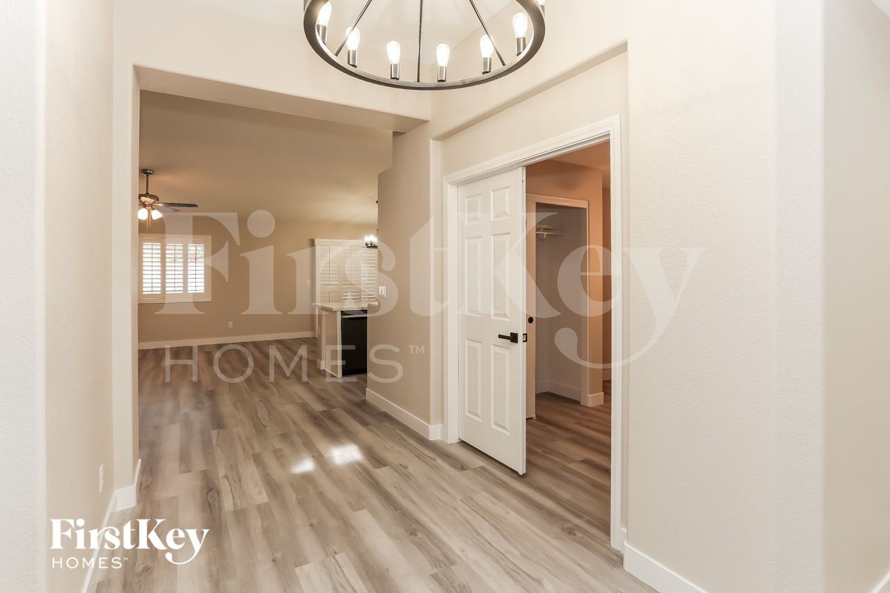 6009 Winter Meadow St - Photo 4 of 15