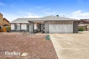 8038 W Windrose Dr - Photo 1 of 1