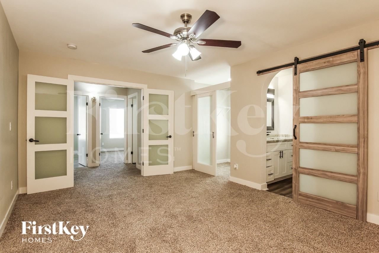 8038 W Windrose Dr - Photo 6 of 16