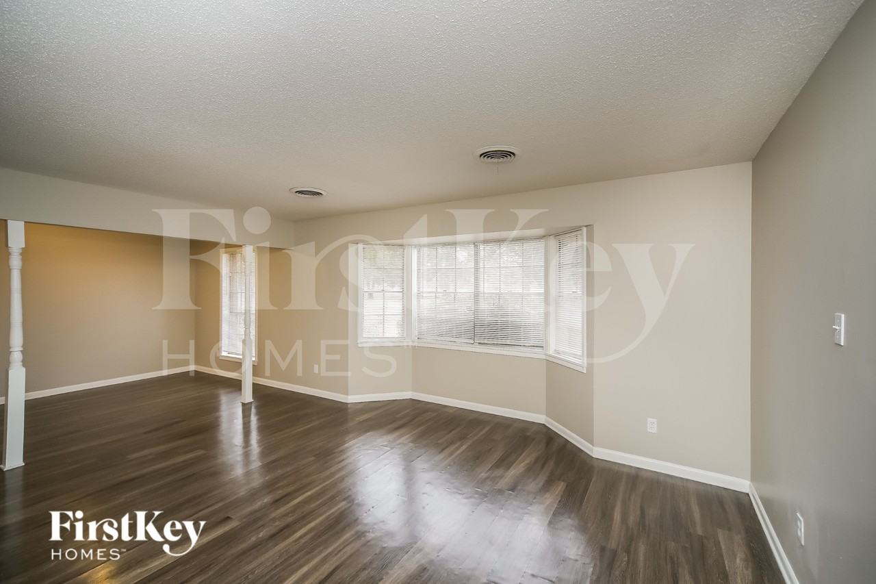 2901 Clarke Rd - Photo 3 of 16