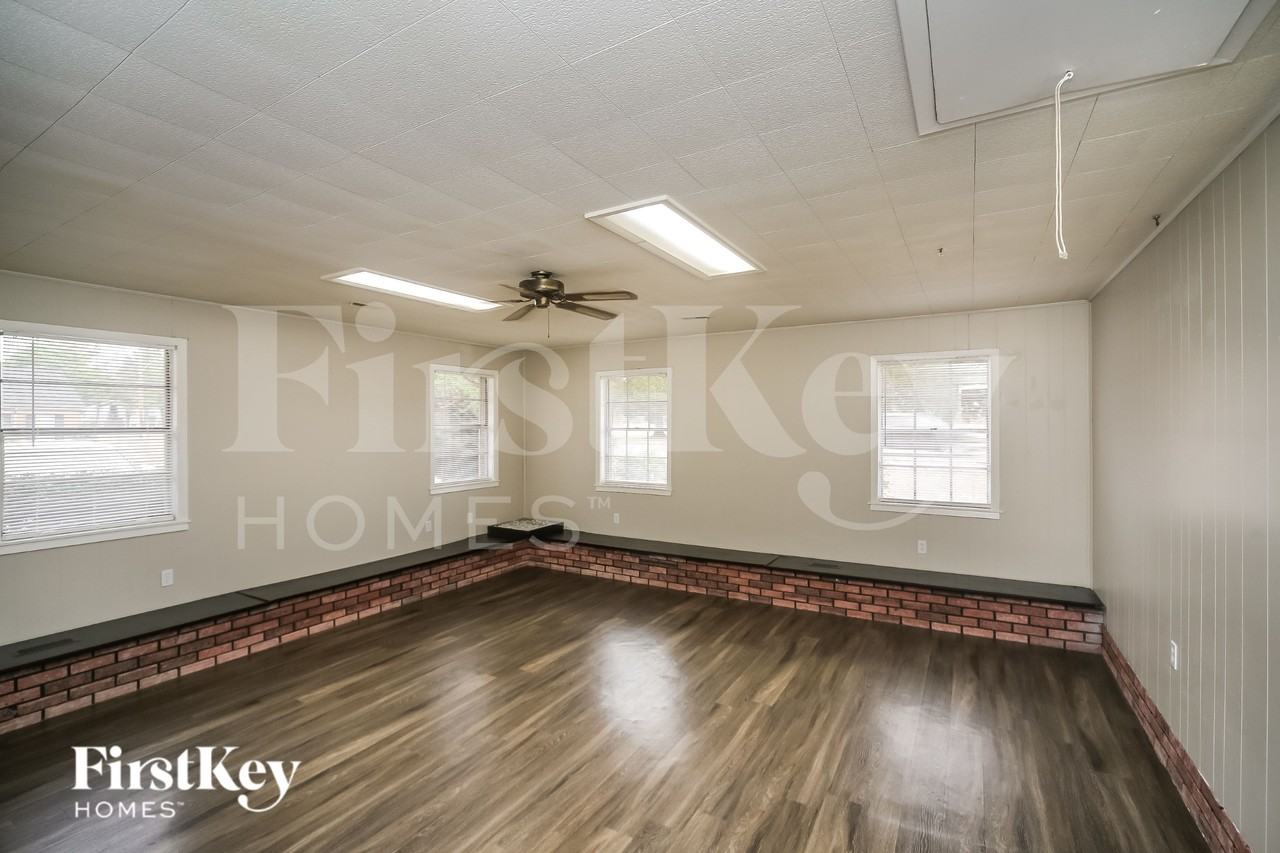 2901 Clarke Rd - Photo 7 of 16