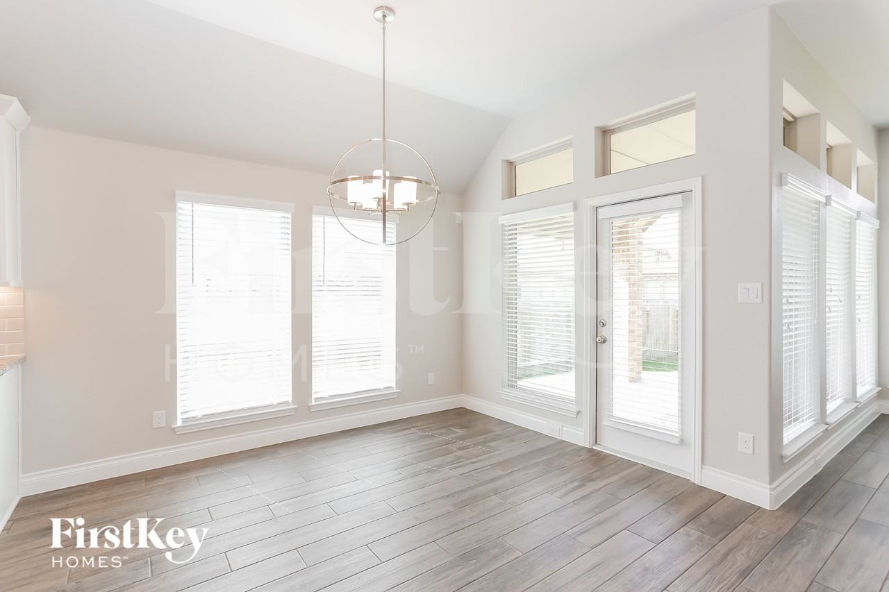 122 S Carson Cub Ct - Photo 4 of 16