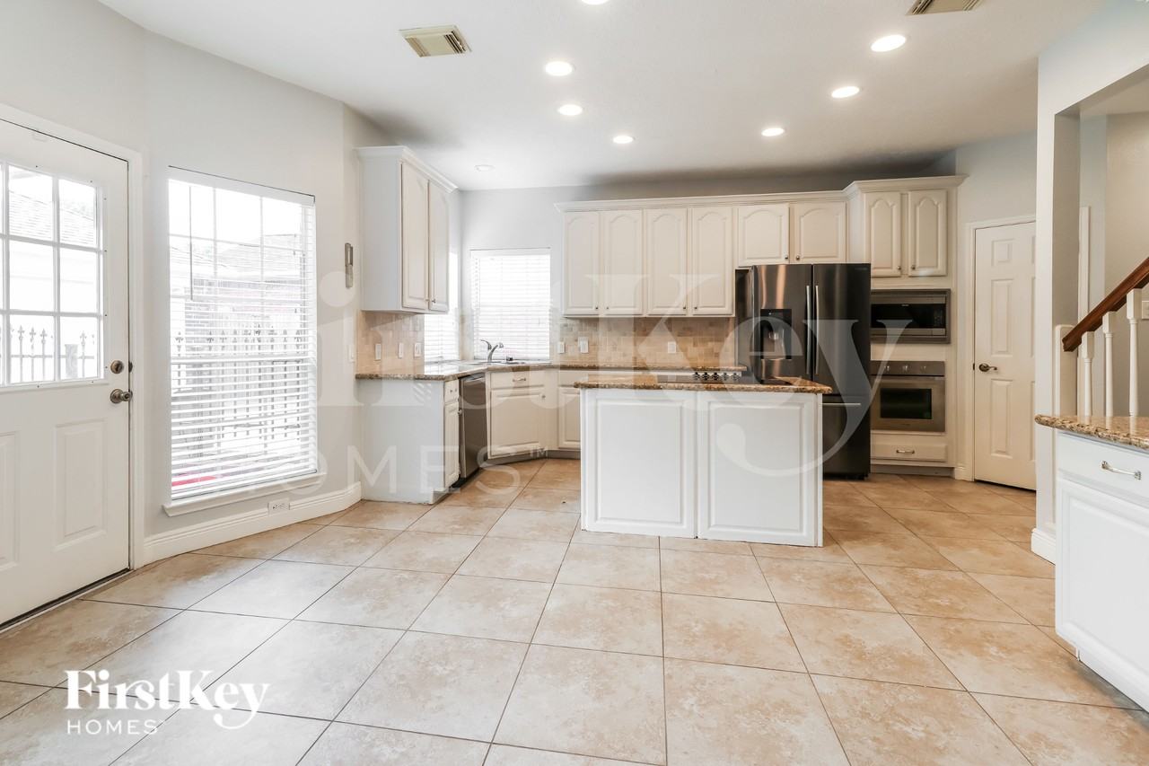 2407 Spanish Oak Hill Ct - Photo 5 of 16