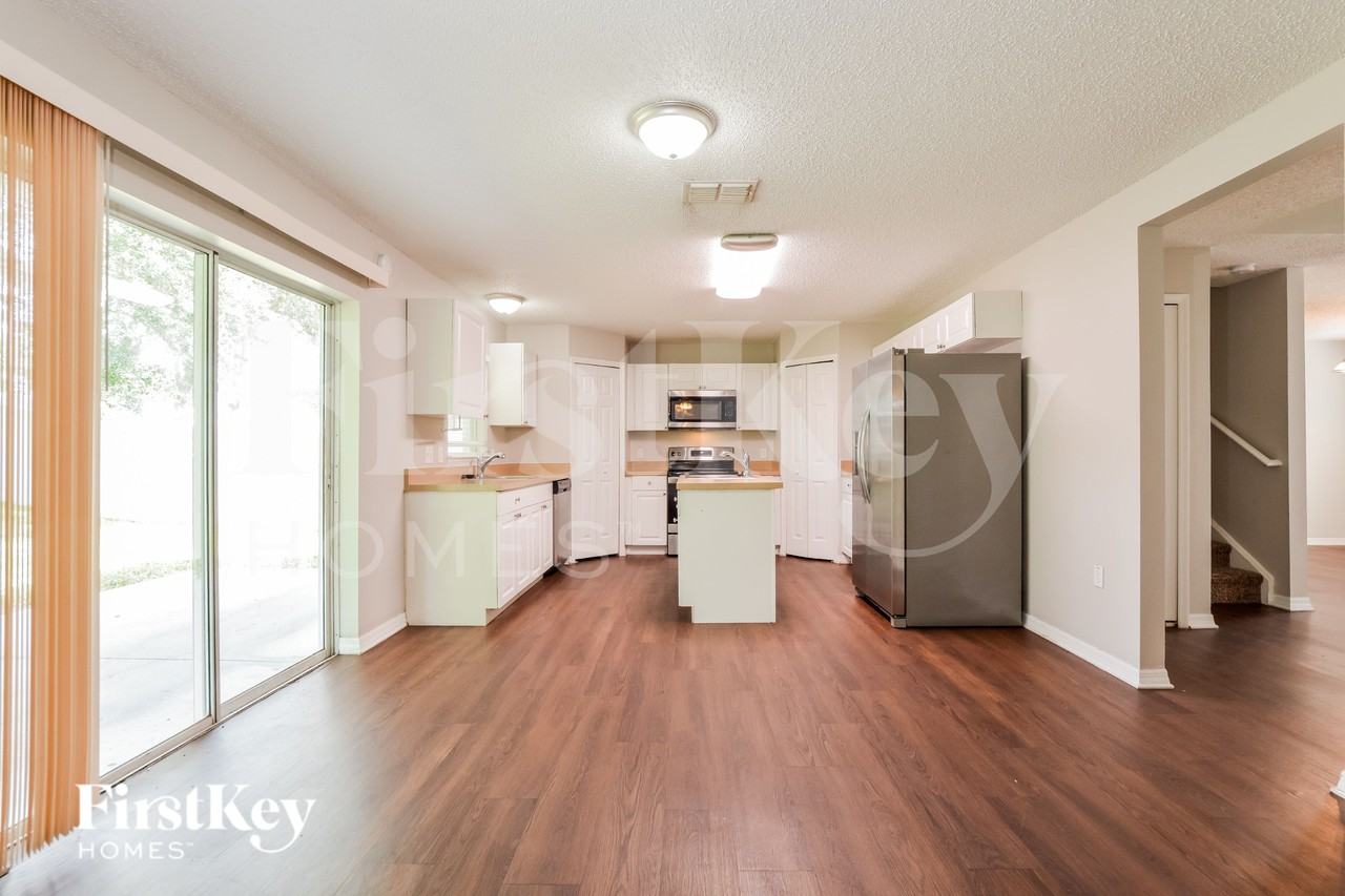 1026 Lake Doe Blvd - Photo 4 of 17