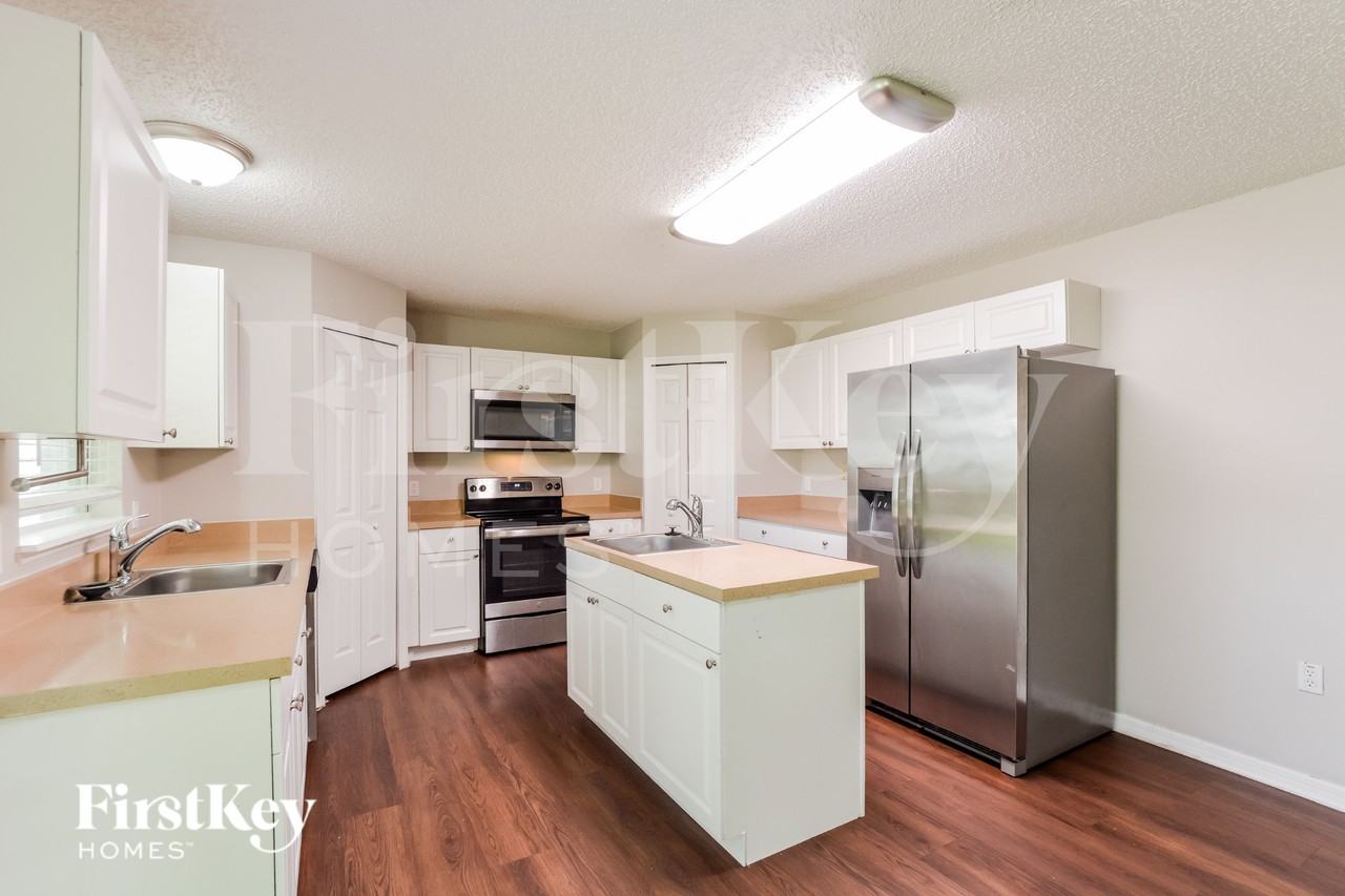 1026 Lake Doe Blvd - Photo 5 of 17