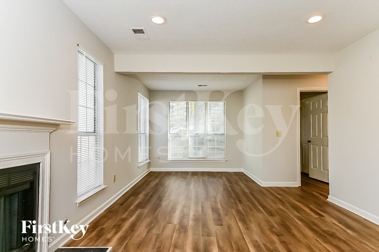 6256 Valdez Dr - Photo 3 of 15