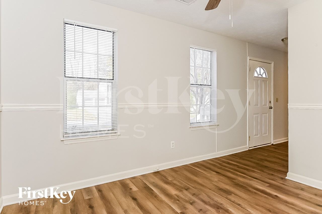 6256 Valdez Dr - Photo 4 of 15