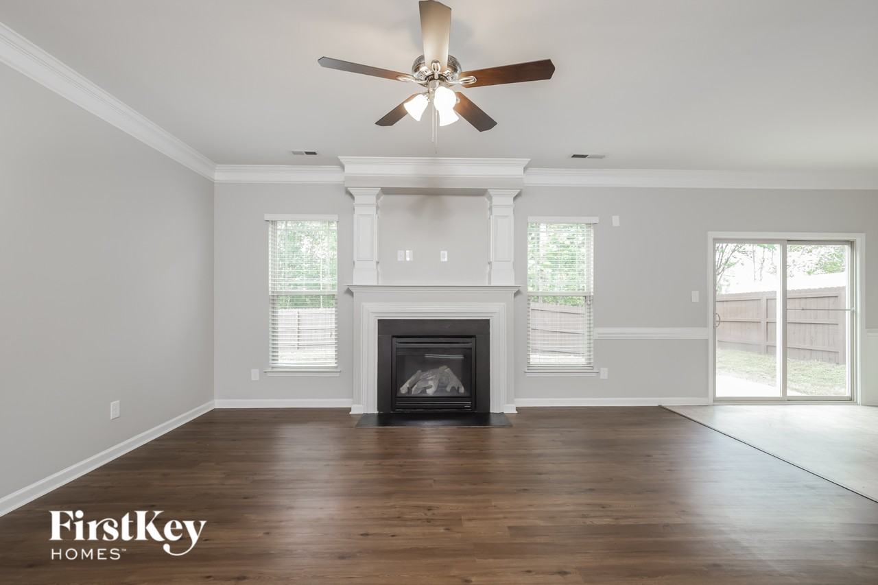4476 Redfern Pl - Photo 4 of 15