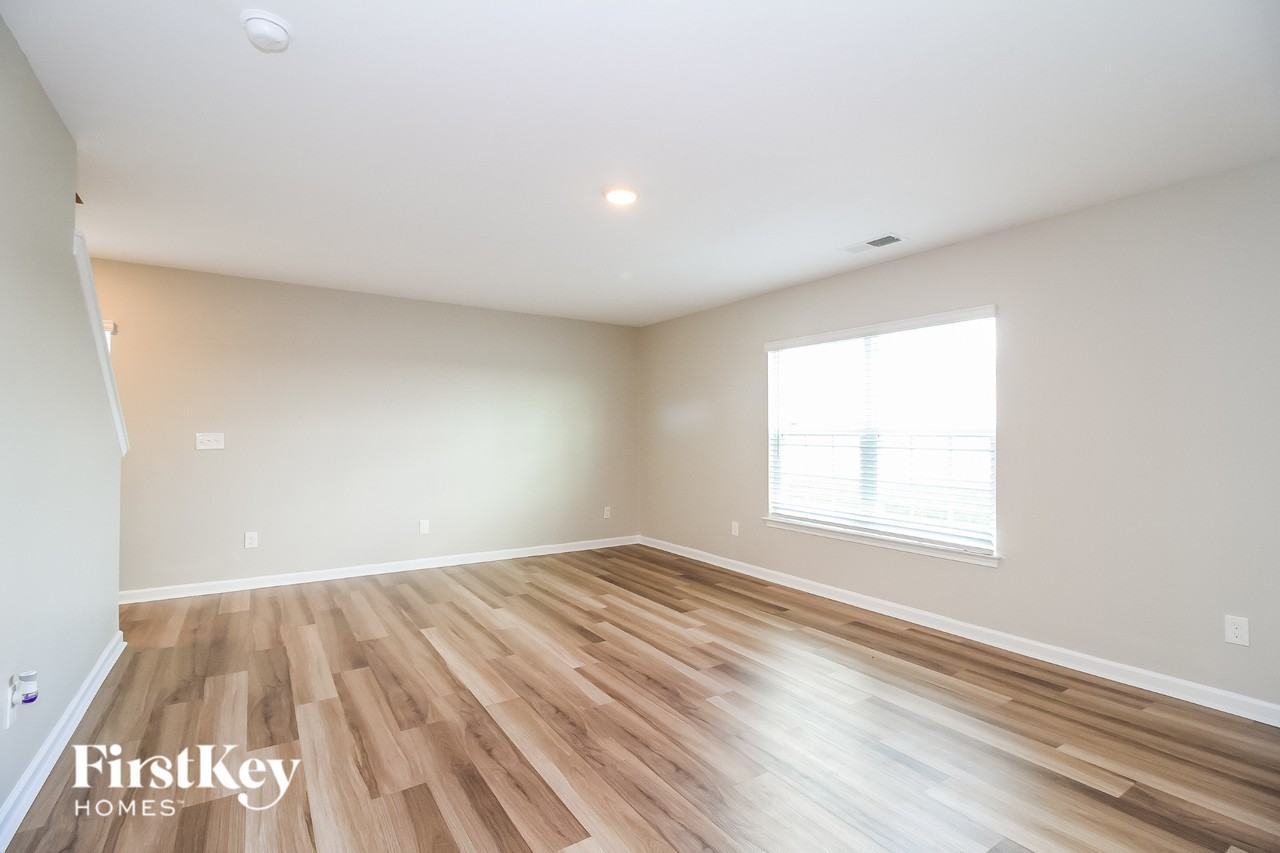 281 Estelle Dr - Photo 3 of 15
