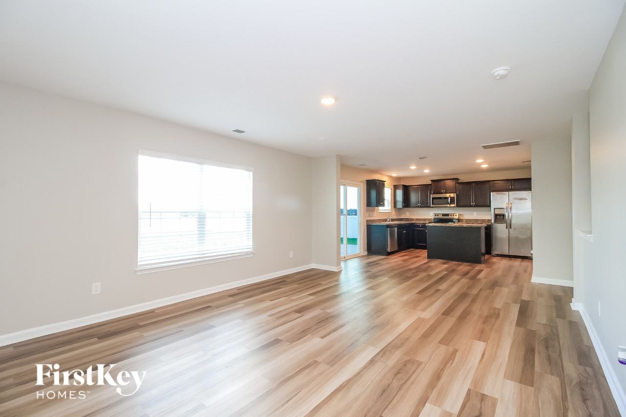 281 Estelle Dr - Photo 4 of 15