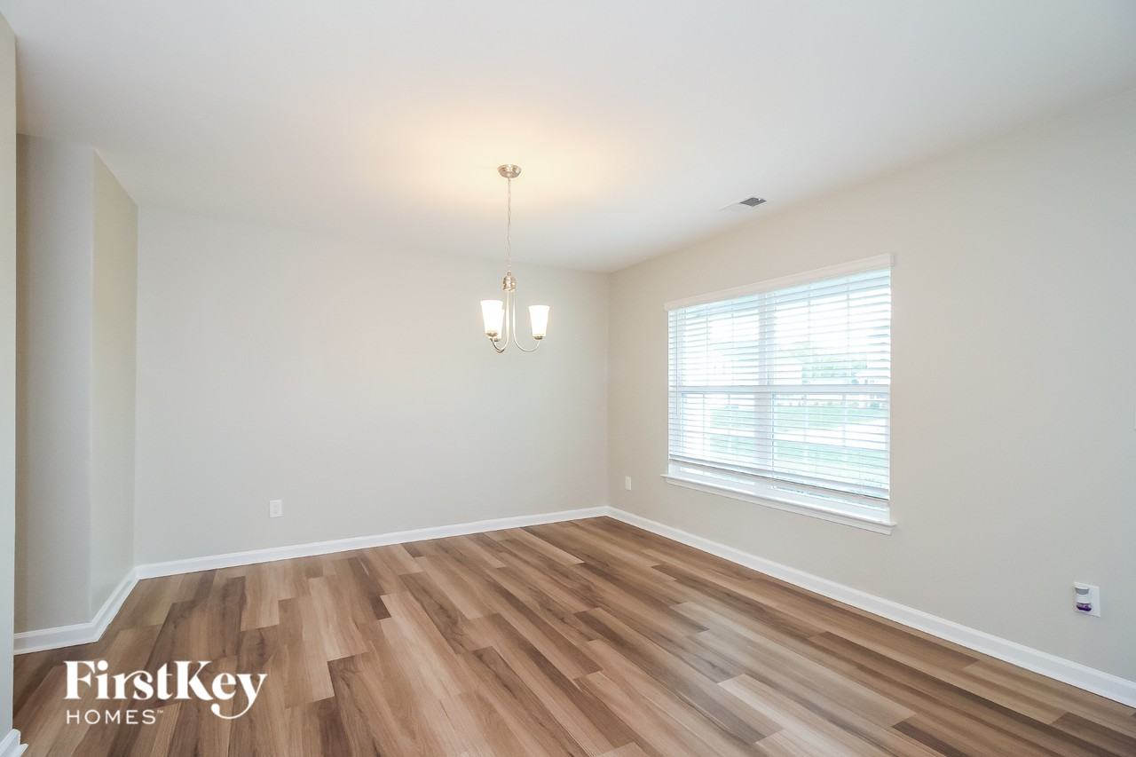 281 Estelle Dr - Photo 5 of 15