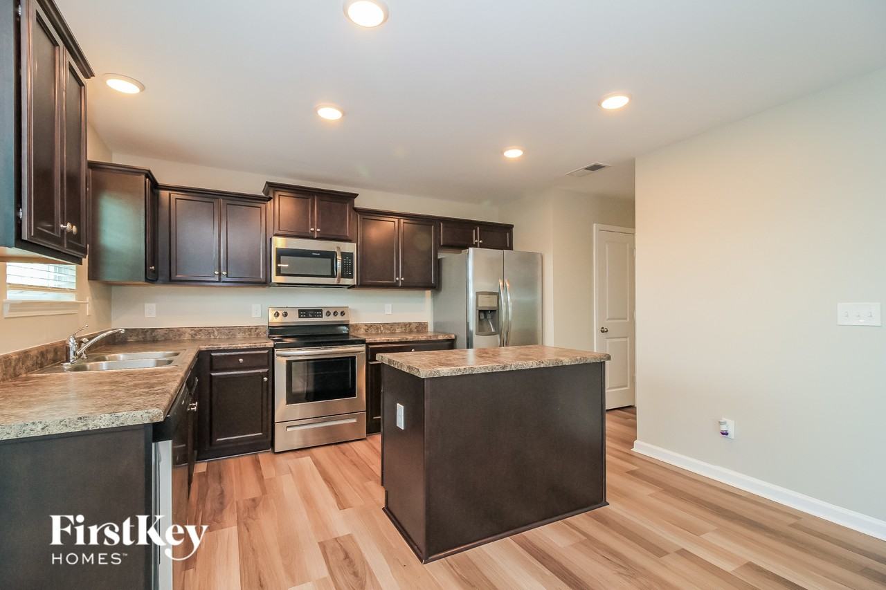 281 Estelle Dr - Photo 6 of 15