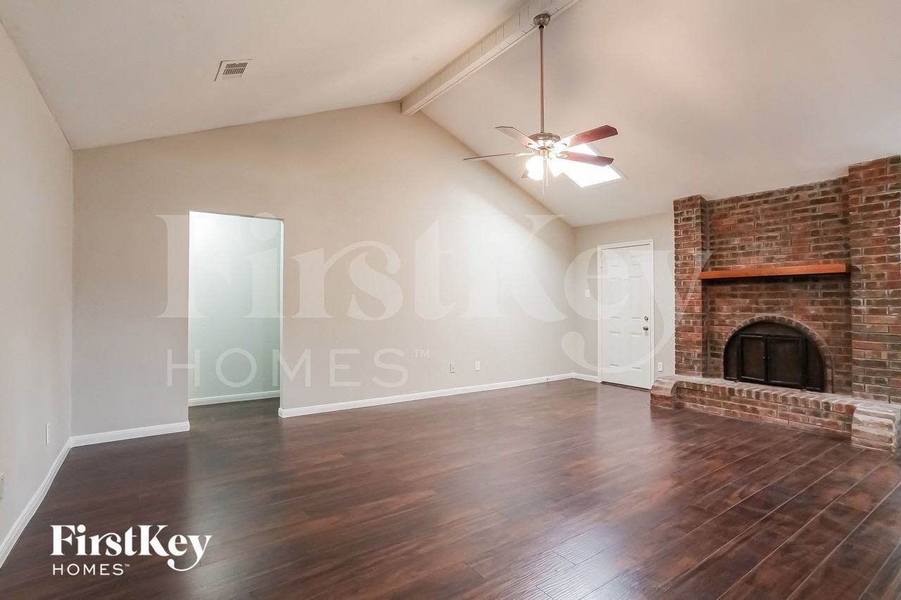 1610 Atlanta St - Photo 4 of 15