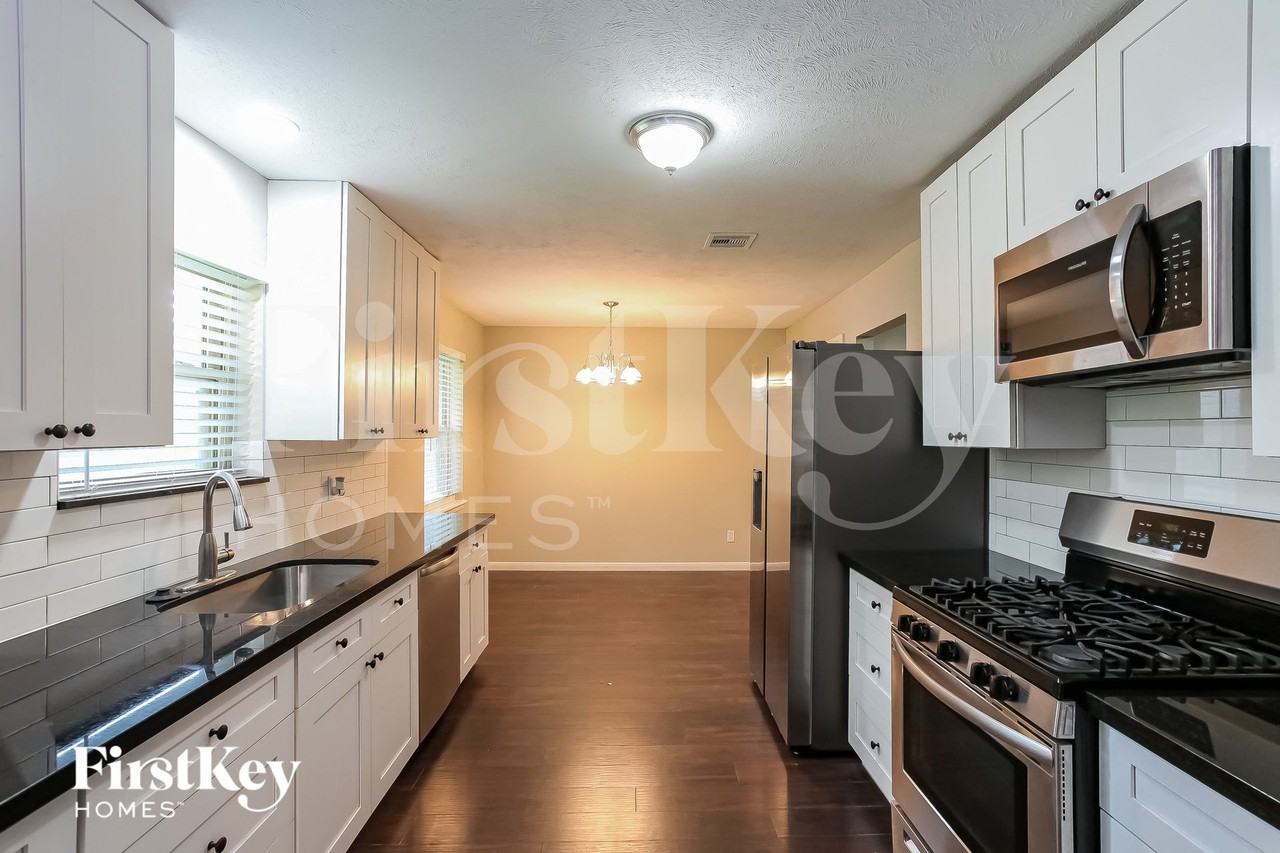 1610 Atlanta St - Photo 6 of 15