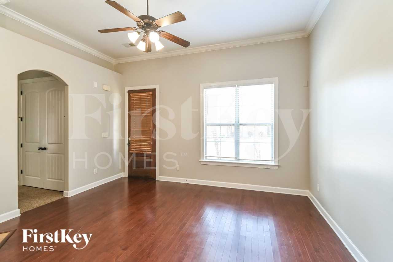 10258 Eveninghill Dr - Photo 3 of 16