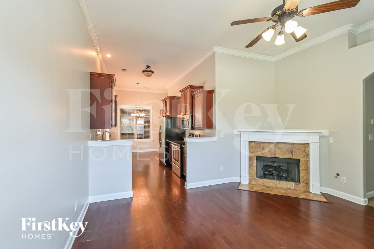 10258 Eveninghill Dr - Photo 4 of 16