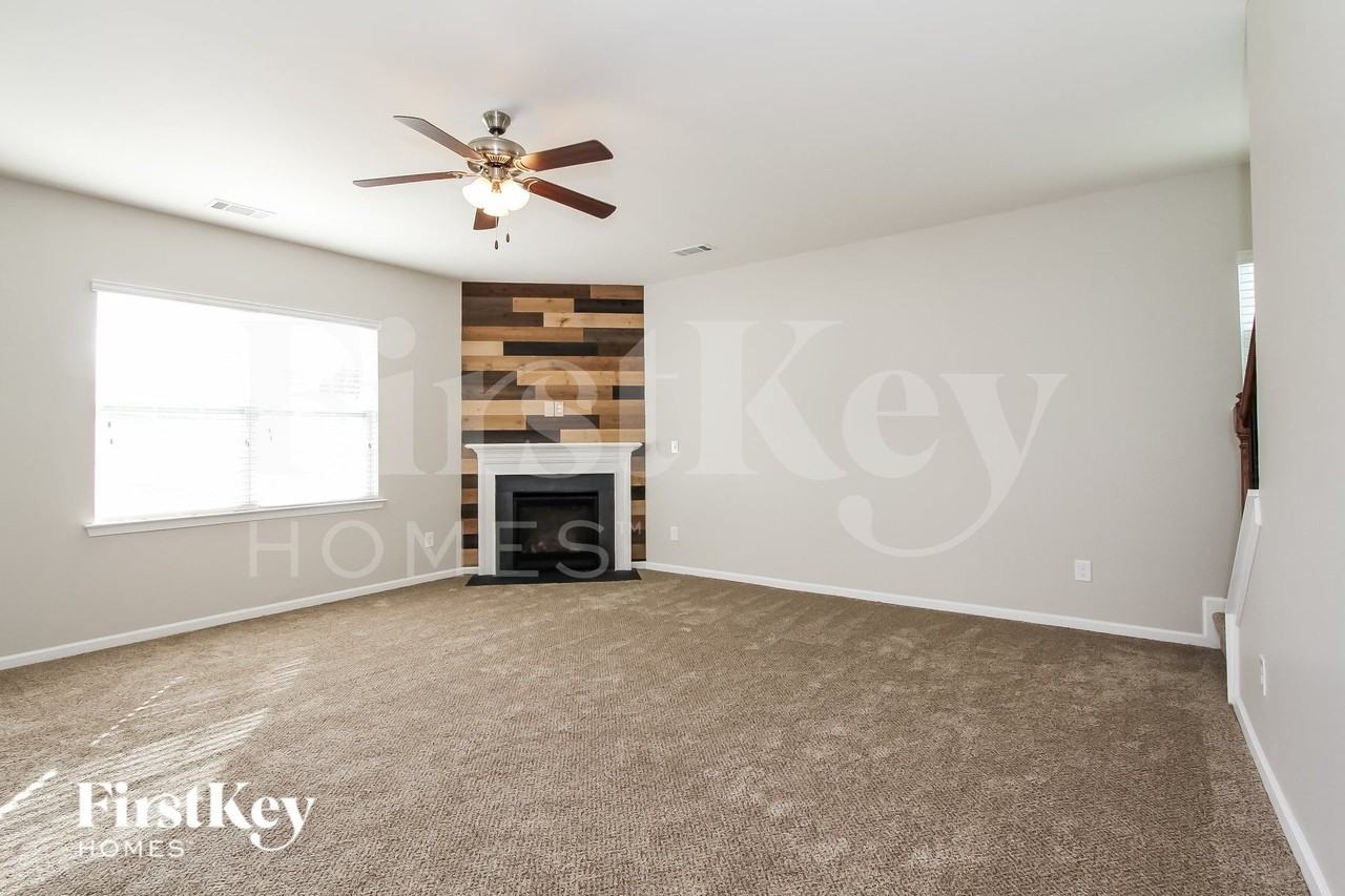 165 N Cromwell Dr - Photo 2 of 14