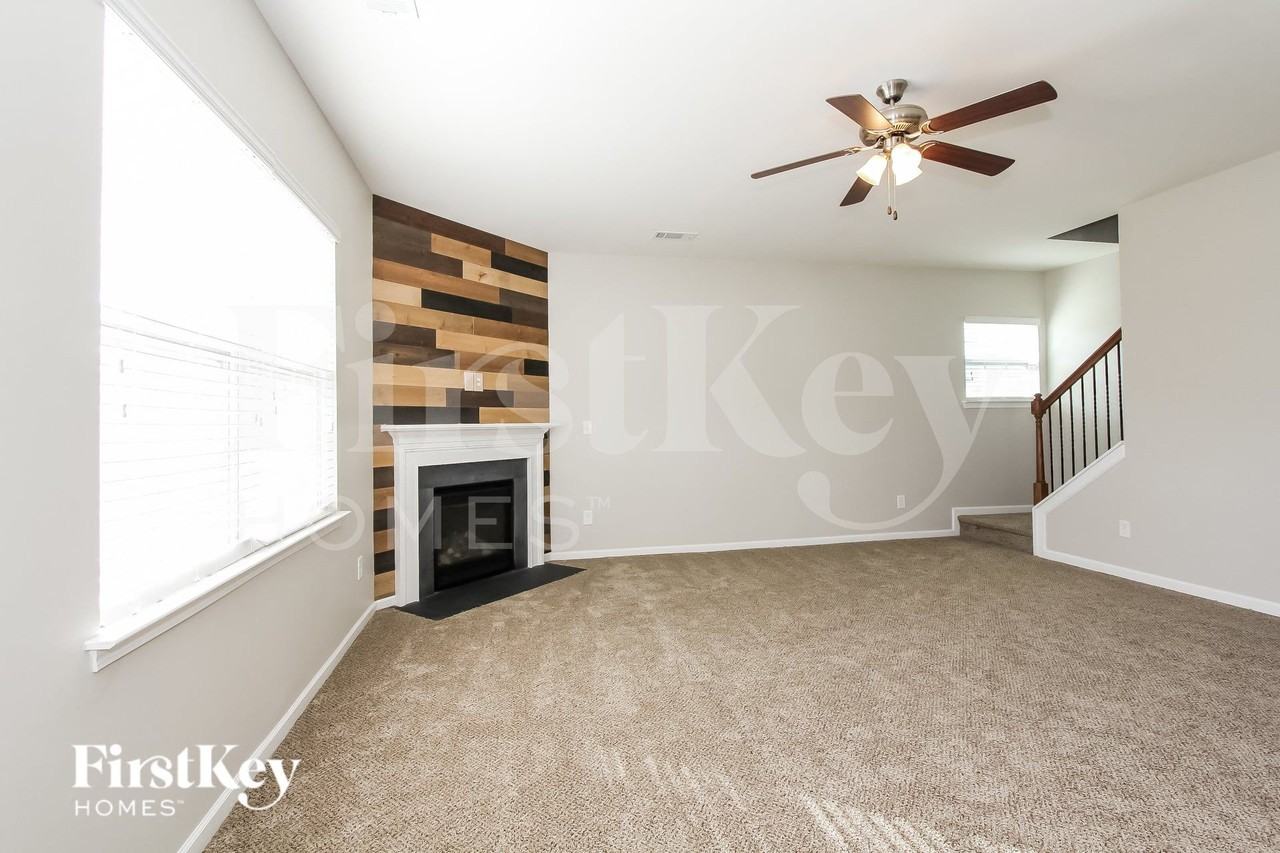 165 N Cromwell Dr - Photo 3 of 14