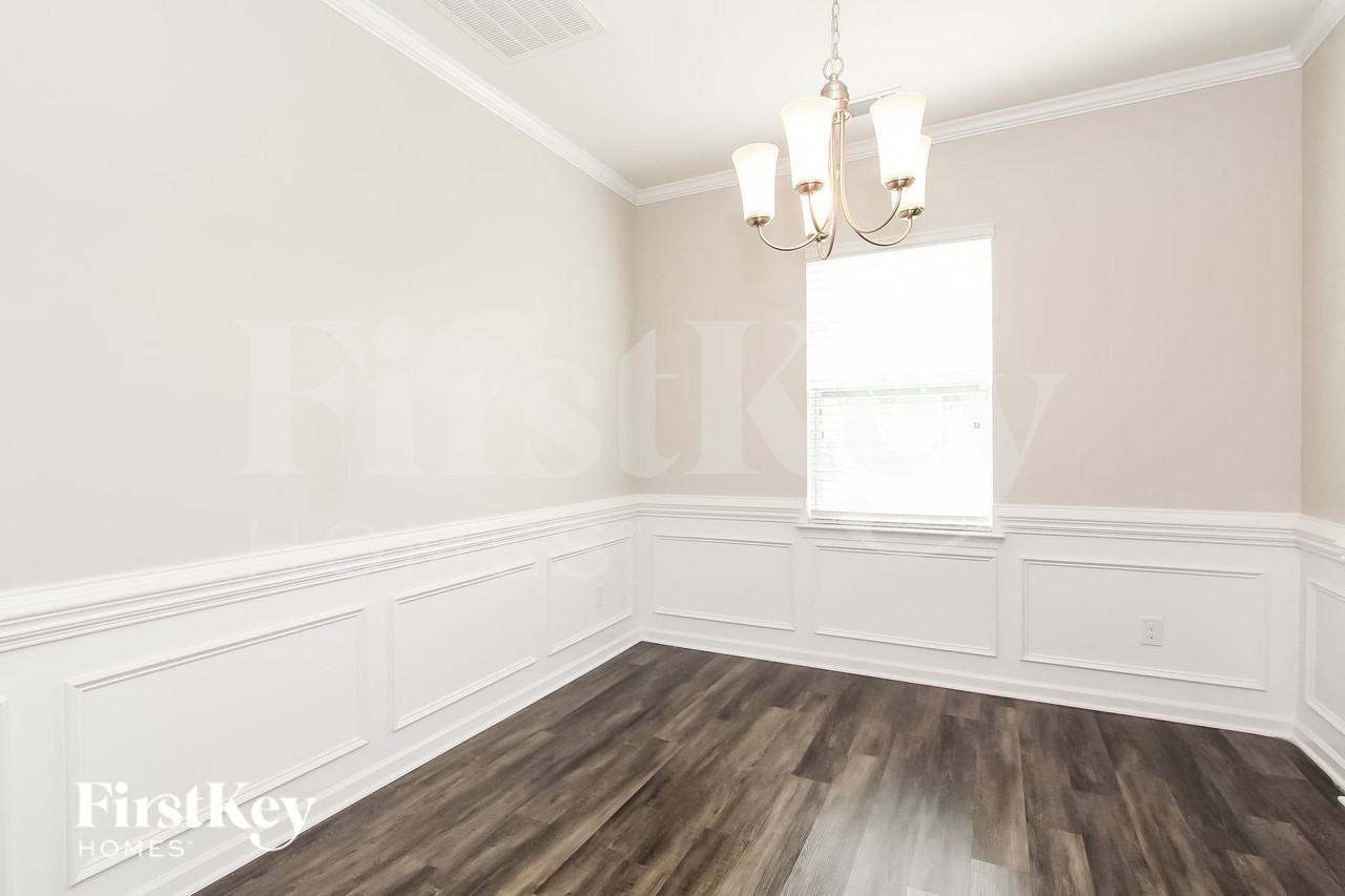 165 N Cromwell Dr - Photo 4 of 14
