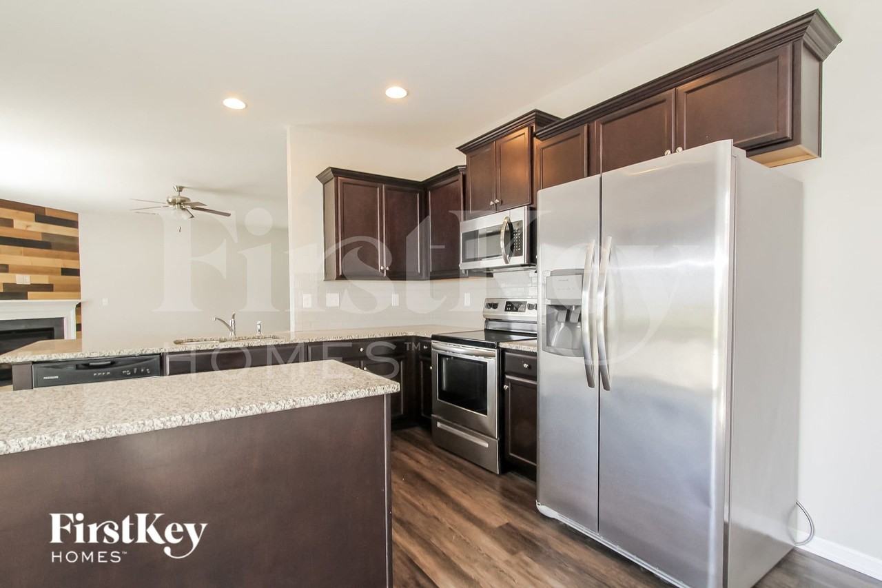 165 N Cromwell Dr - Photo 6 of 14