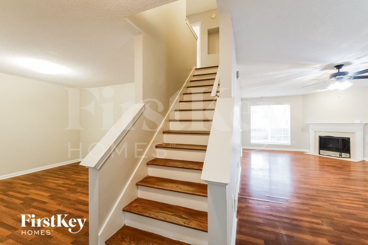 70 Center Oak Dr - Photo 2 of 15