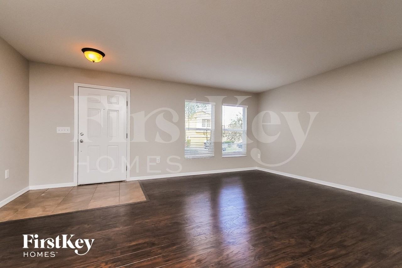 6942 Lake Eaglebrooke Dr - Photo 2 of 16