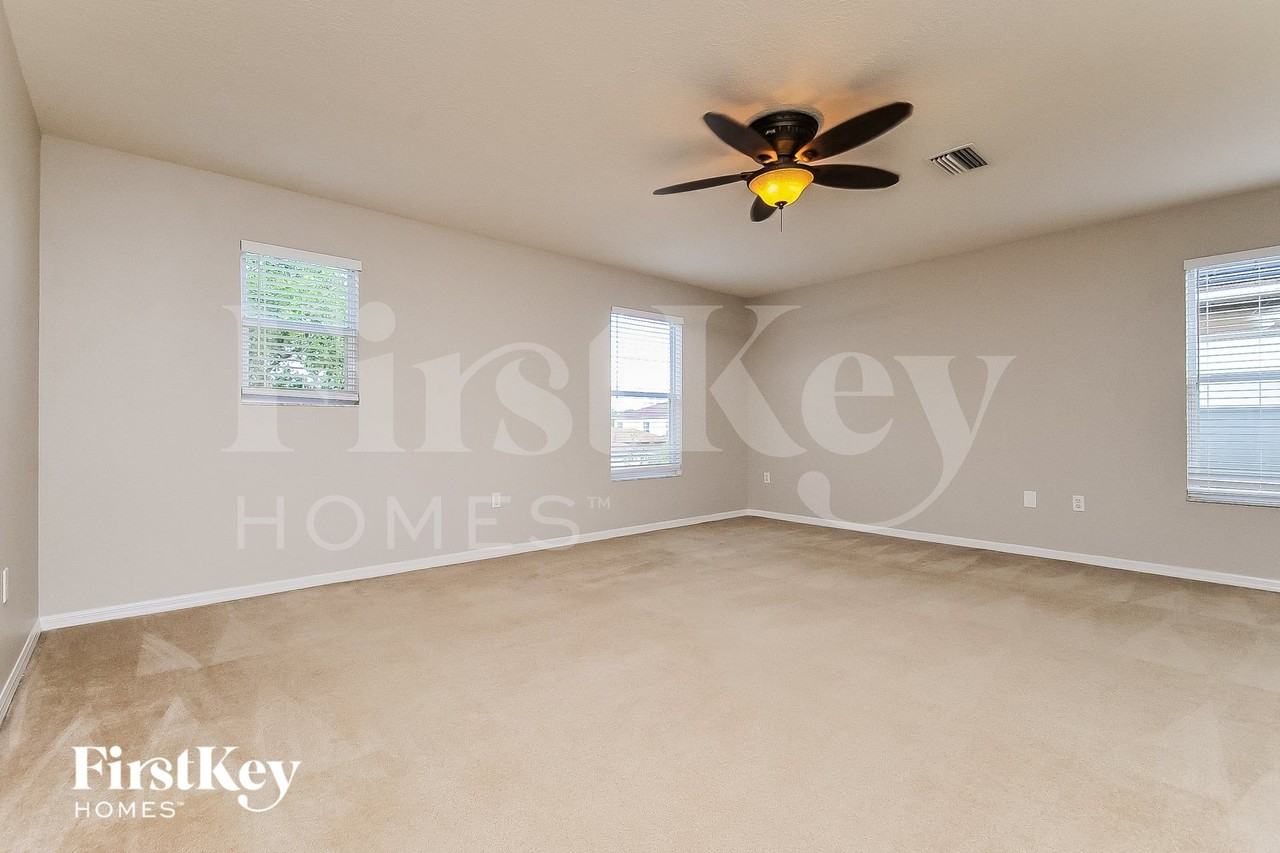 6942 Lake Eaglebrooke Dr - Photo 5 of 16